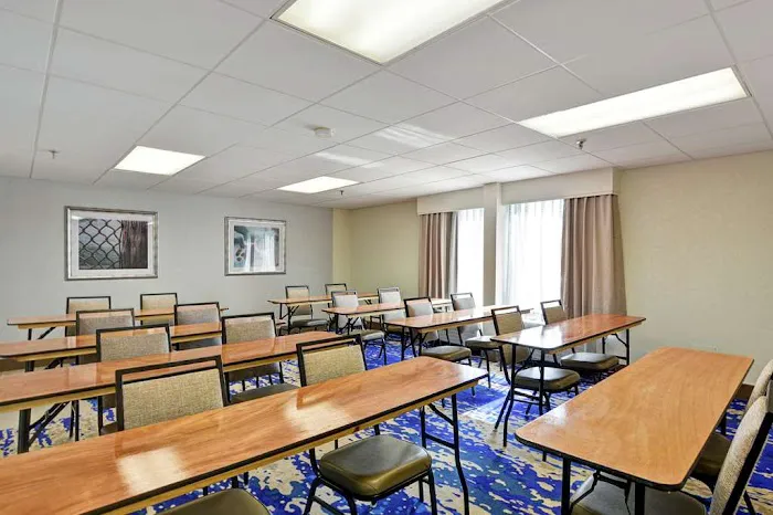 Hampton Inn Milford 4