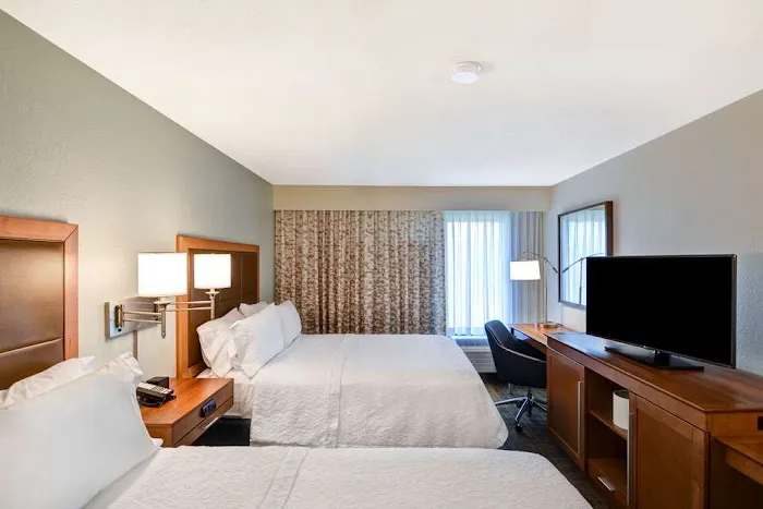 Hampton Inn Milford 4