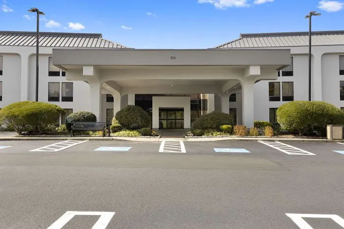 Hampton Inn Milford 4