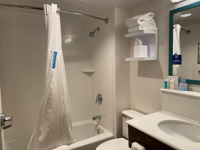 Hampton Inn Milford 4