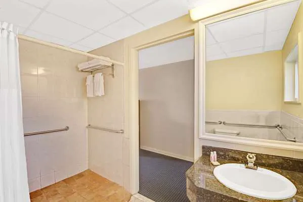 Super 8 by Wyndham Milford/New Haven 4