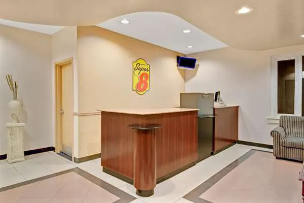 Super 8 by Wyndham Milford/New Haven 4