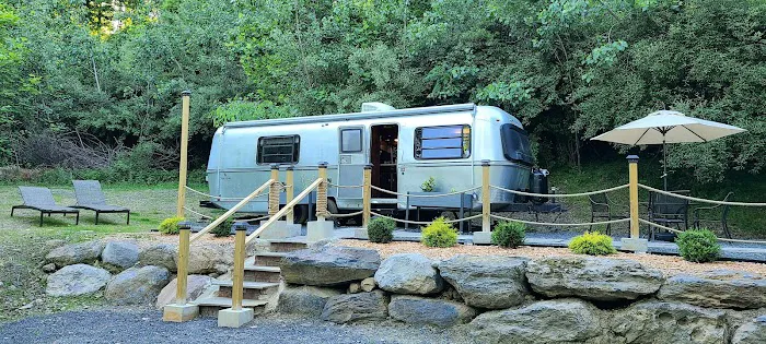 Luna the Vintage RV 4
