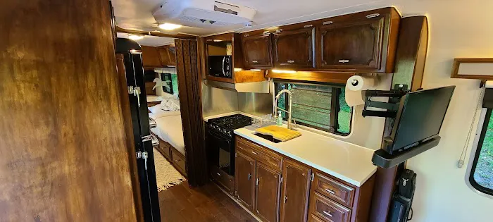 Luna the Vintage RV 4