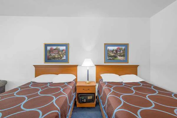 Super 8 by Wyndham Highland NY 4
