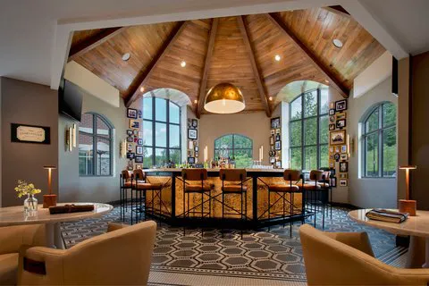 Inn at Bellefield / Hyde Park 4