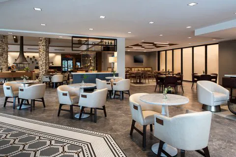 Inn at Bellefield / Hyde Park 4