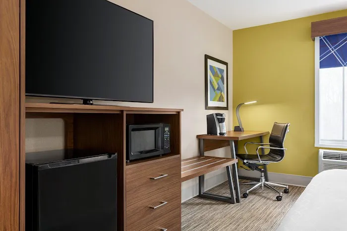 Holiday Inn Express & Suites Philadelphia - Mt. Laurel by IHG 4
