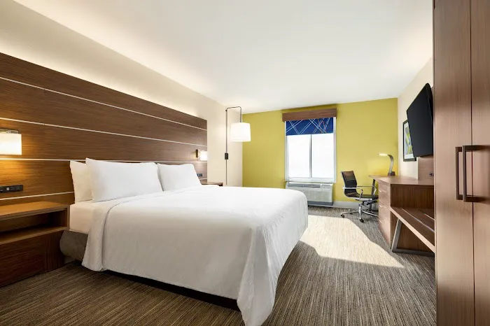 Holiday Inn Express & Suites Philadelphia - Mt. Laurel by IHG 4