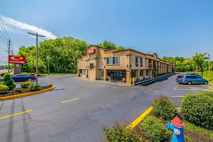 Econo Lodge 5