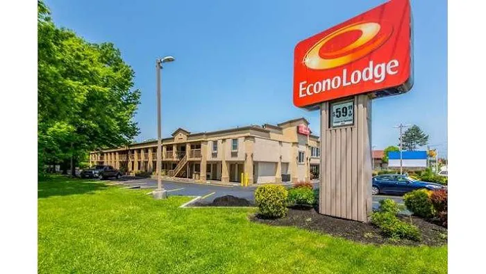 Econo Lodge 5