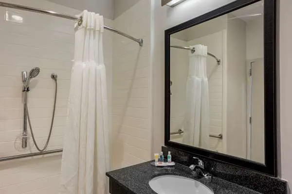 Comfort Inn & Suites Mt. Laurel-Philadelphia 5