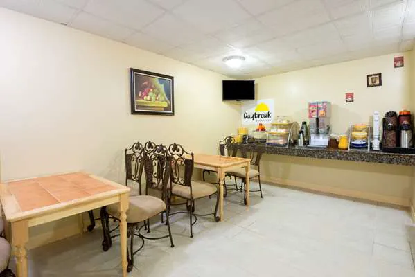 Days Inn by Wyndham Philadelphia - Roosevelt Boulevard 5