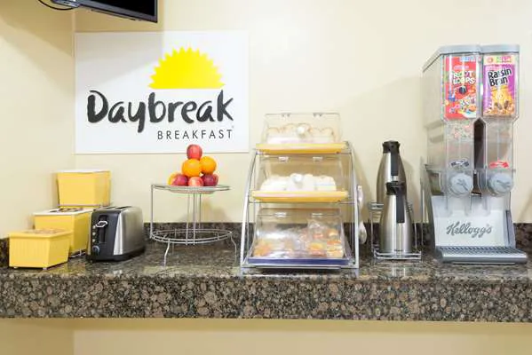 Days Inn by Wyndham Philadelphia - Roosevelt Boulevard 5