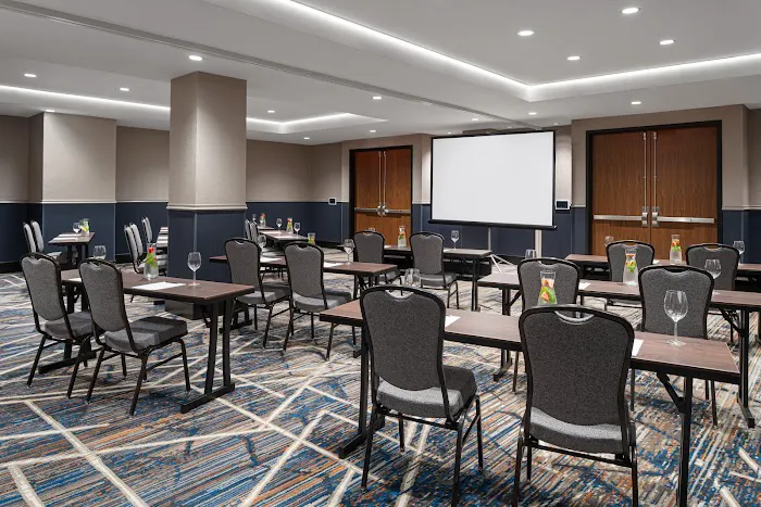 the Alloy King of Prussia - a DoubleTree by Hilton 4