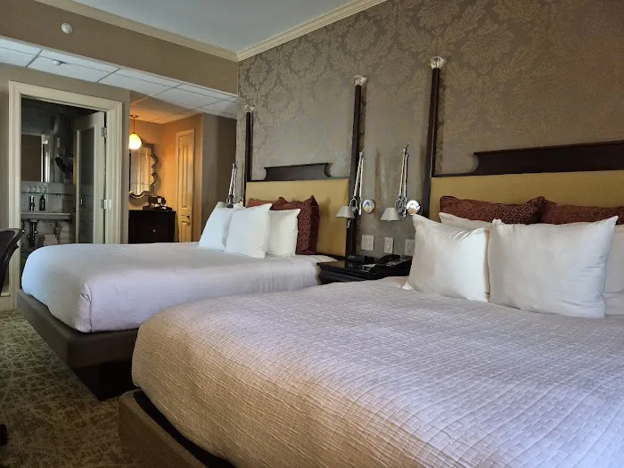 Chestnut Hill Hotel 5
