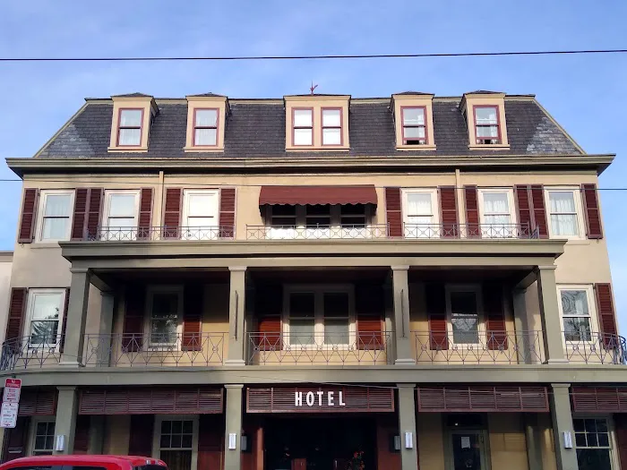 Chestnut Hill Hotel 5