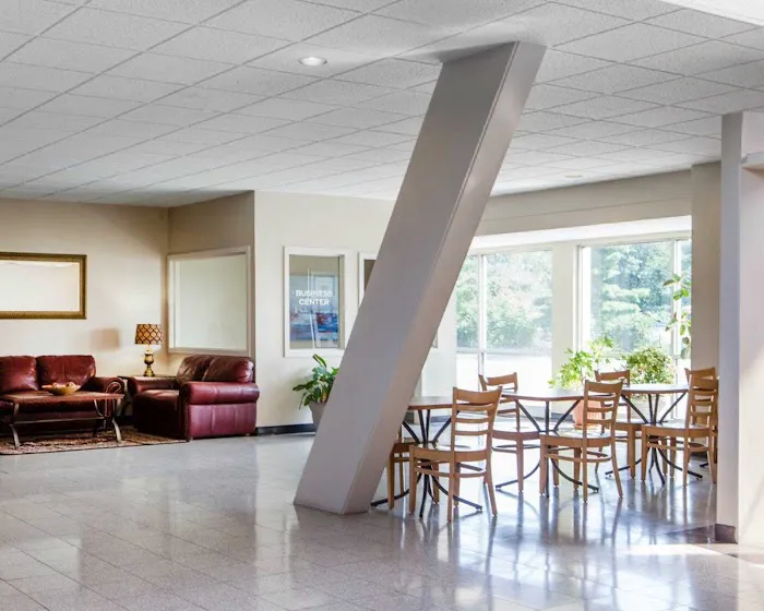 Econo Lodge Conference Center 4