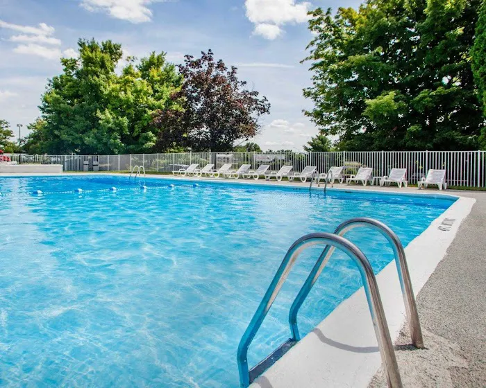 Econo Lodge Conference Center 4