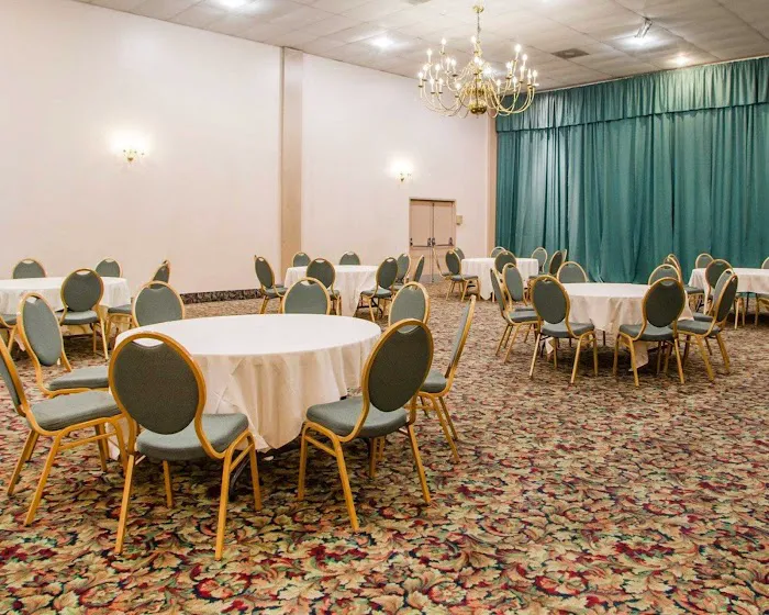 Econo Lodge Conference Center 4