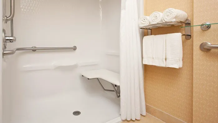 Holiday Inn Express & Suites Allentown West by IHG 4