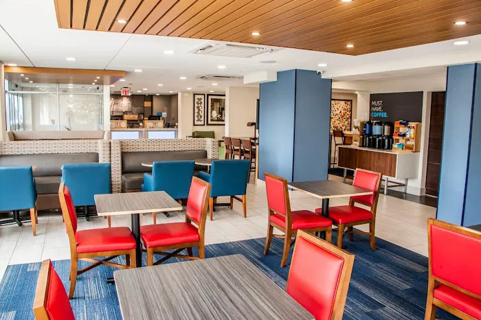 Holiday Inn Express Allentown North by IHG 4