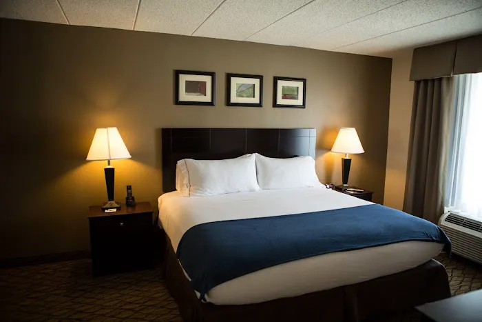 Holiday Inn Express & Suites Milford by IHG 4