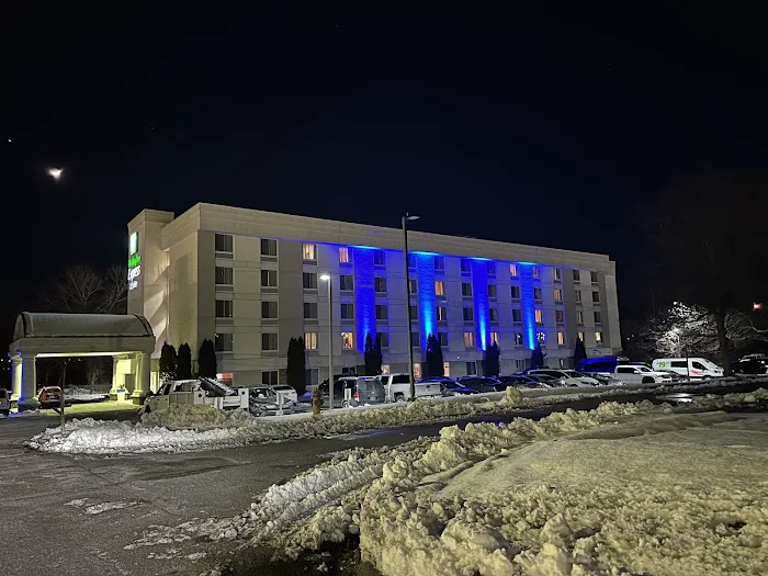 Holiday Inn Express & Suites Milford by IHG 4