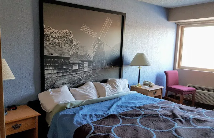 Super 8 by Wyndham Kingston 4