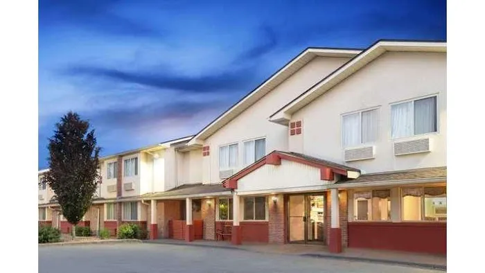 Super 8 by Wyndham Kingston 4