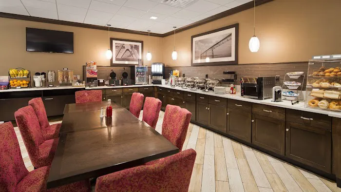 Best Western Plus Kingston Hotel and Conference Center 4