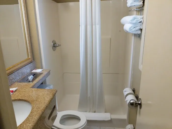 Days Inn by Wyndham Poughkeepsie 4