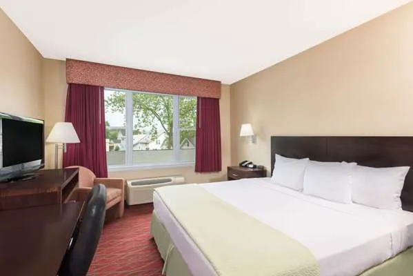 Days Inn by Wyndham Poughkeepsie 4
