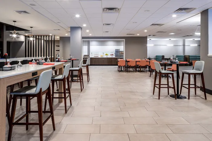 Holiday Inn Poughkeepsie, an IHG Hotel 4