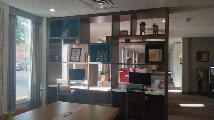 Holiday Inn Poughkeepsie, an IHG Hotel 4