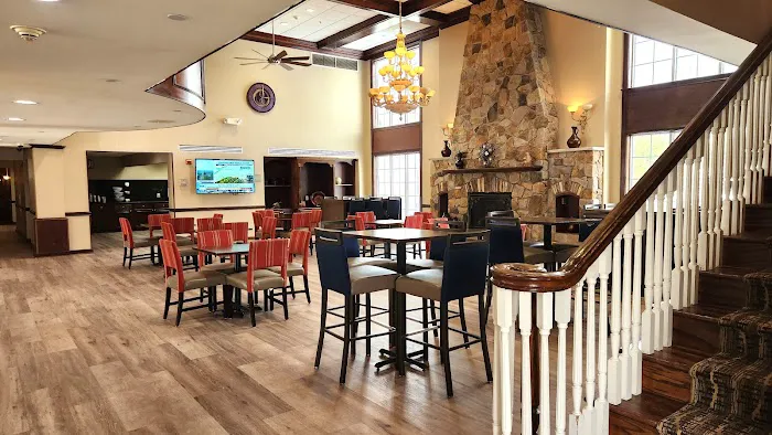 Comfort Inn & Suites 4