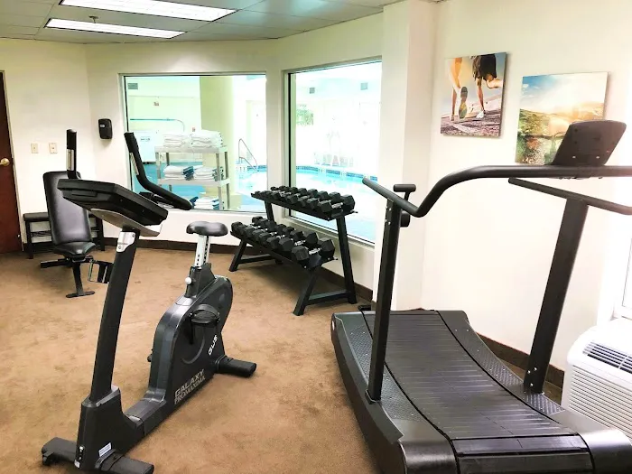 Comfort Inn & Suites 4