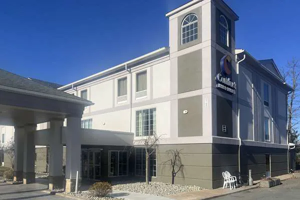 Comfort Inn & Suites 4