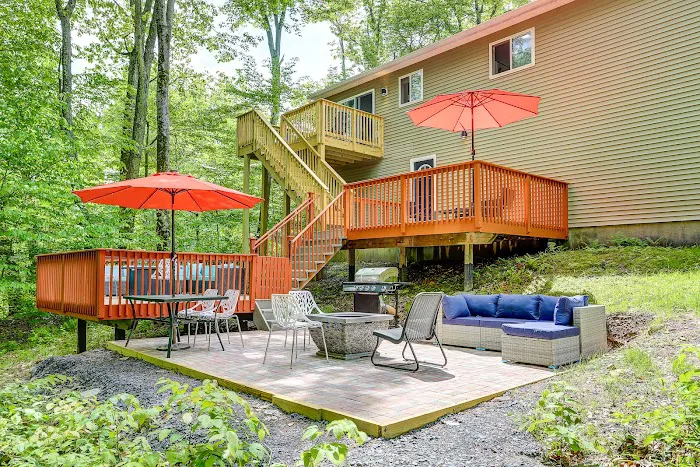 Creek Front Pocono Mountain Getaway in Tobyhanna PA, w. Gameroom & Sauna 4