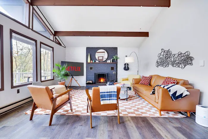 The Cozy Blue Chalet 4