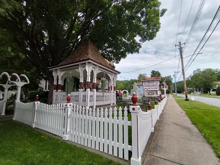 The Old Schoolhouse Inn & Restaurant 4