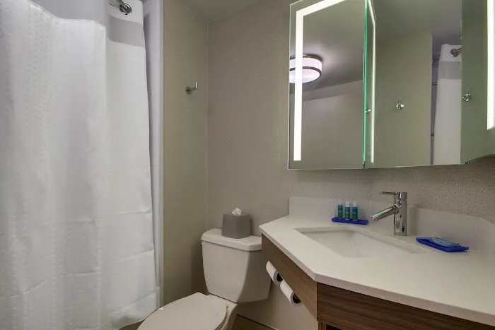 Holiday Inn Express Voorhees - Mt. Laurel, an IHG Hotel 5