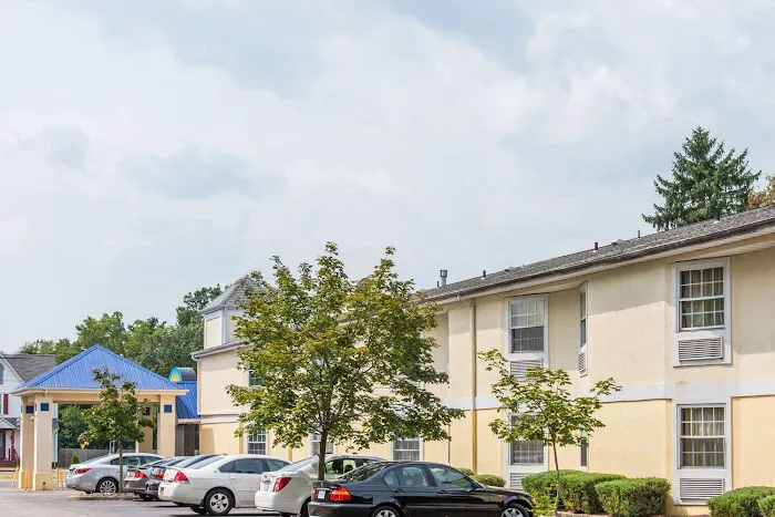 Greenwoods Inn & Suites 4