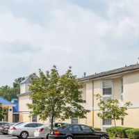 Greenwoods Inn & Suites ico