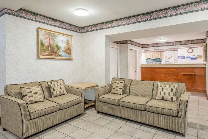 Greenwoods Inn & Suites 4