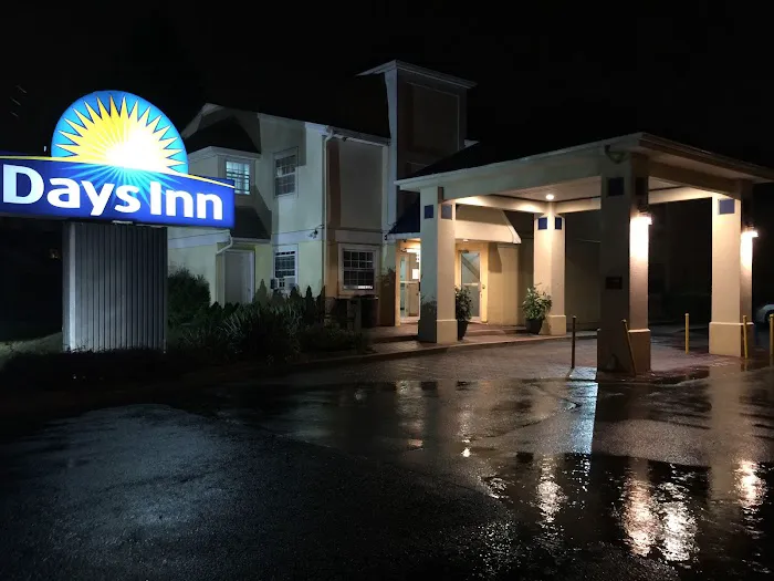 Greenwoods Inn & Suites 4
