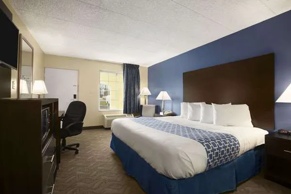 Days Inn & Suites by Wyndham Cherry Hill - Philadelphia 5
