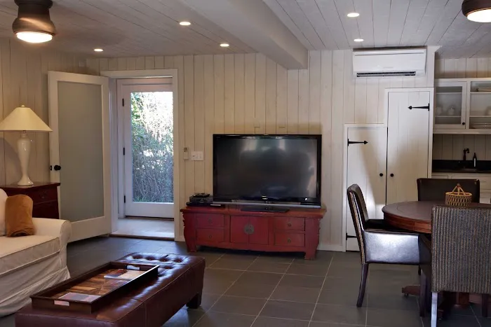 Graybarn Cottage 4