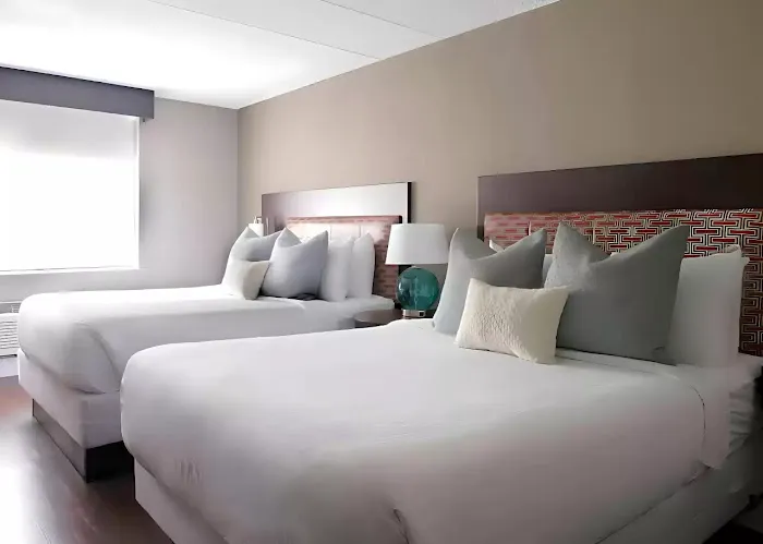 Comfort Inn & Suites 4