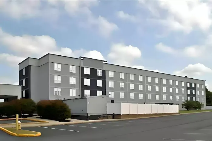 Comfort Inn & Suites 4
